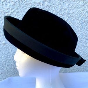 Peachbloom Velour women’s black velvet hat